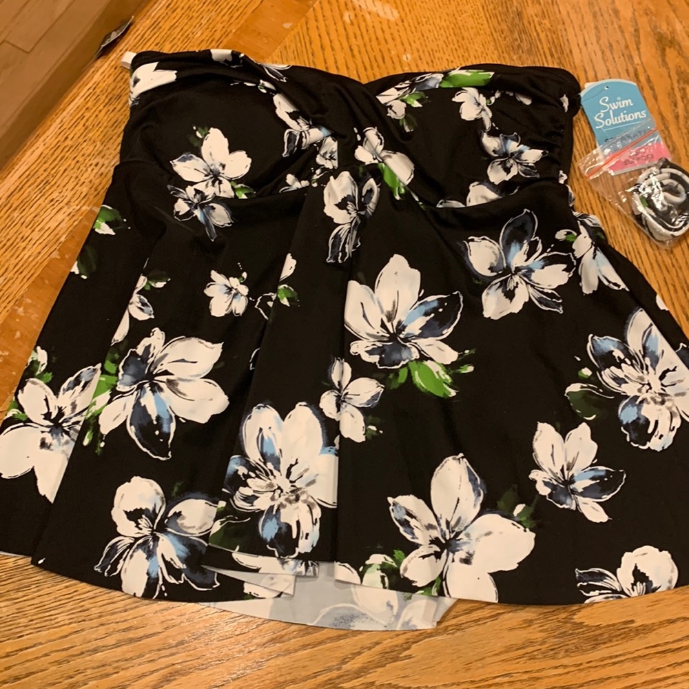 Black and white with flowers strapless padded swim top with bust support